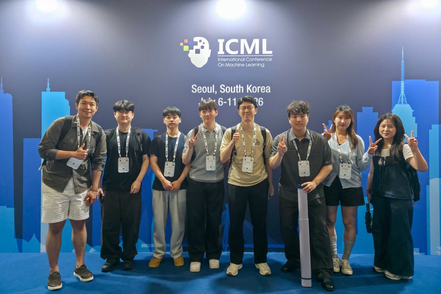 ML3 members posing in front of the ICML 2026 conference backdrop in Seoul.
